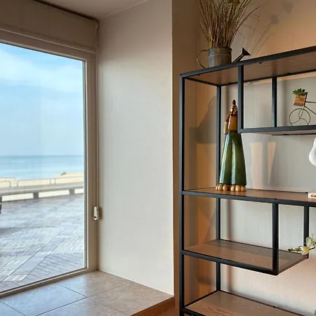 Spacious Coastal Де-Хаан