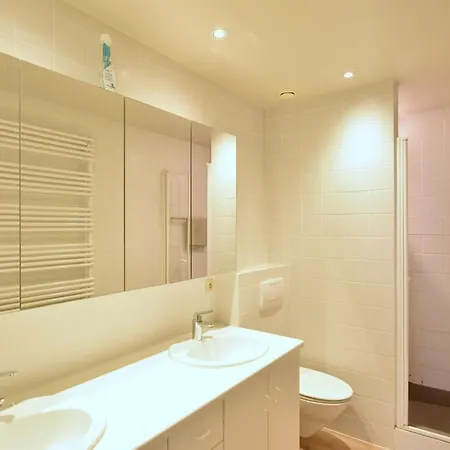 Spacious Coastal * Де-Хаан