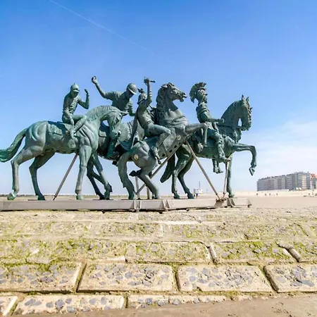 Spacious Coastal * Де-Хаан