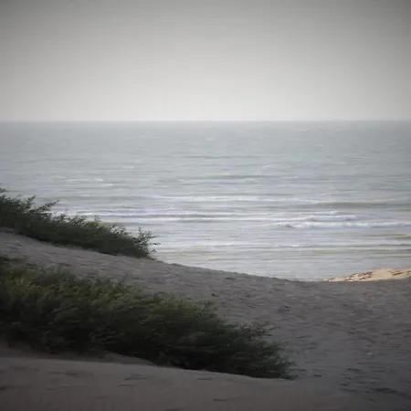 Spacious Coastal شقة