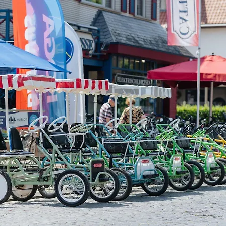 Spacious Coastal Де-Хаан